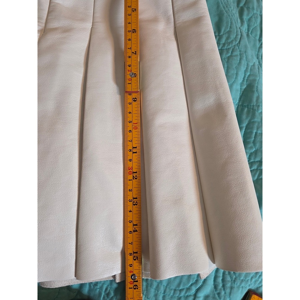 Aritzia Sunday Best Olive Pleated White Vegan Leather Mini Skirt 02-07-7372-FA22 - Picture 10 of 10
